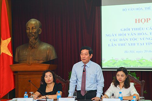 Thứ trưởng Bộ VHTTDL Huỳnh Vĩnh Ái phát biểu tại buổi họp báo công bố sự kiện